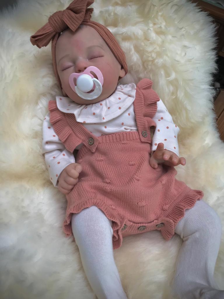 Vivia by Melody Hess